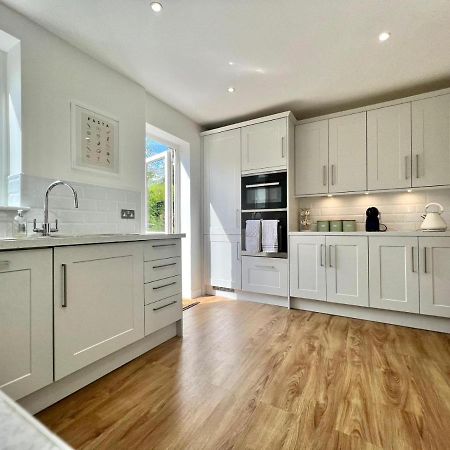 Family Home In Hampshire - Sleeps Up To 9 People With 3 Parking Spaces Winchester Exterior foto