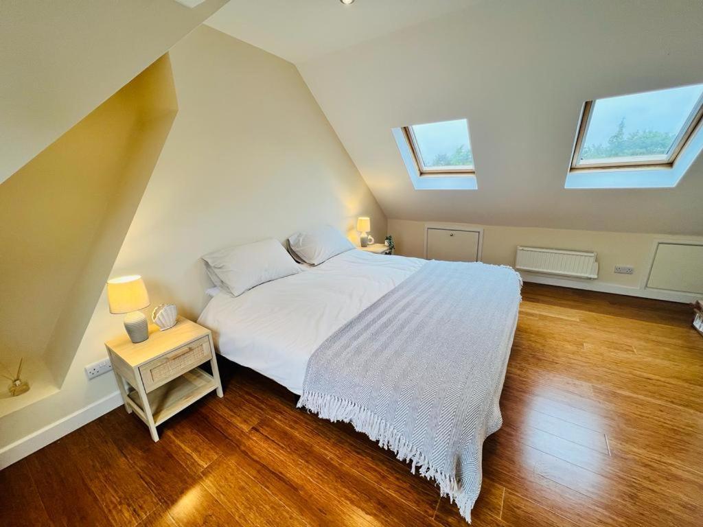 Family Home In Hampshire - Sleeps Up To 9 People With 3 Parking Spaces Winchester Exterior foto