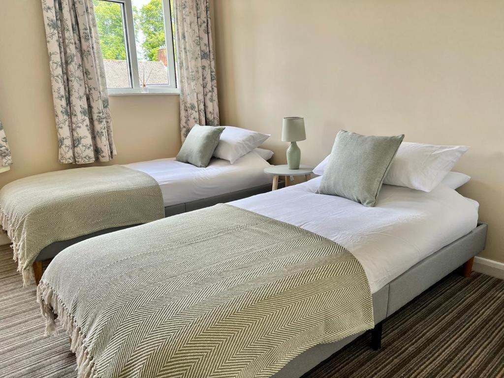 Family Home In Hampshire - Sleeps Up To 9 People With 3 Parking Spaces Winchester Exterior foto
