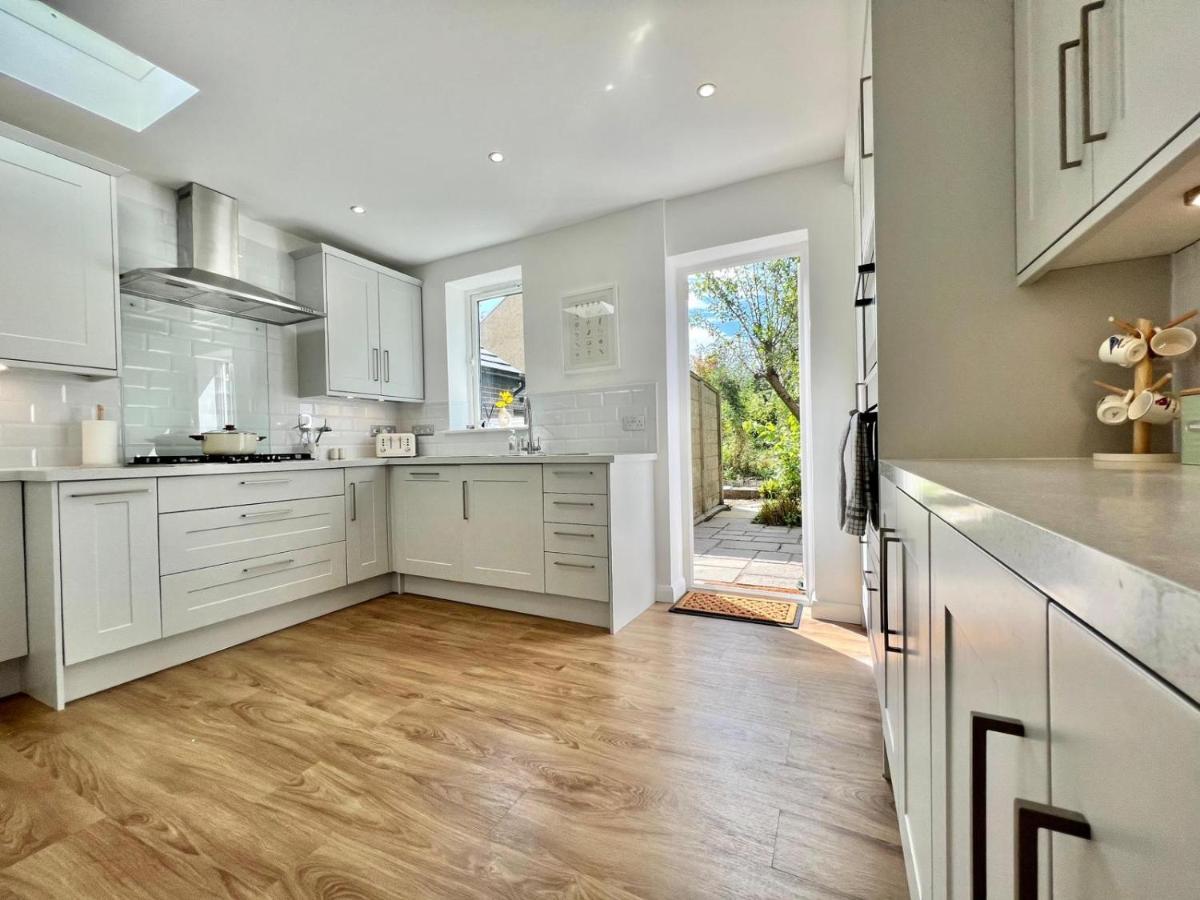 Family Home In Hampshire - Sleeps Up To 9 People With 3 Parking Spaces Winchester Exterior foto